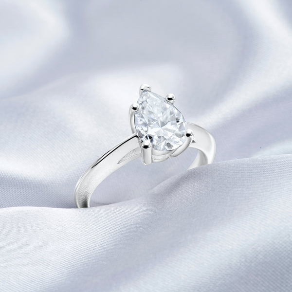 Lyra Moissanite Ring - 1.70 Carat DEF-color Gemstone