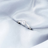 Niara Moissanite Ring - 0.85 Carat DEF-color Gemstone